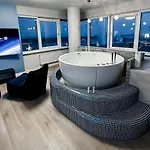 Apartment Sky Dream Jacuzzi Sauna 33 Floor