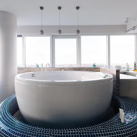 Sky Dream Jacuzzi Sauna 33 Floor 아파트